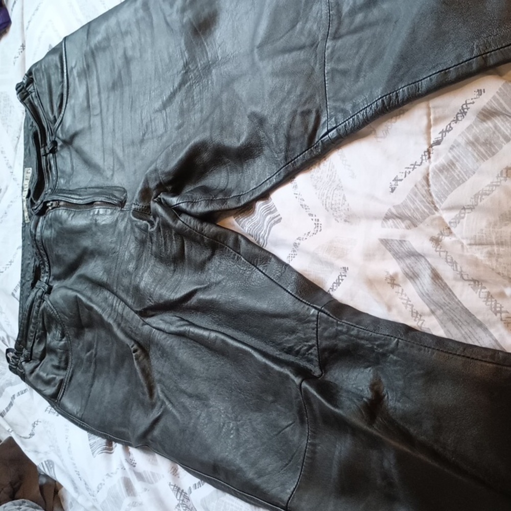Excelled black leather pants